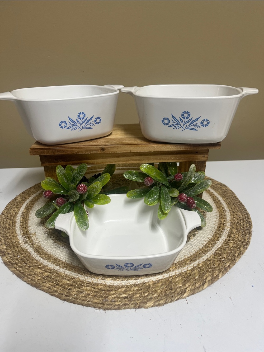 Corning Ware 3 pc VTG Casserole Dishes in good condition
